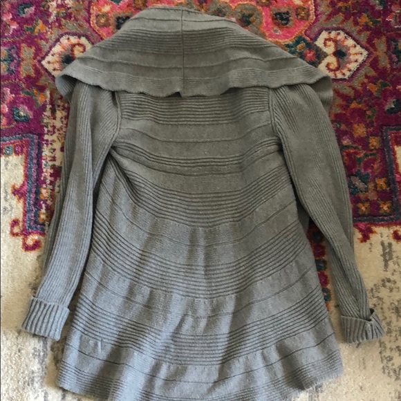 Worn WHBM gray sweater size xsmall - Picture 3 of 4